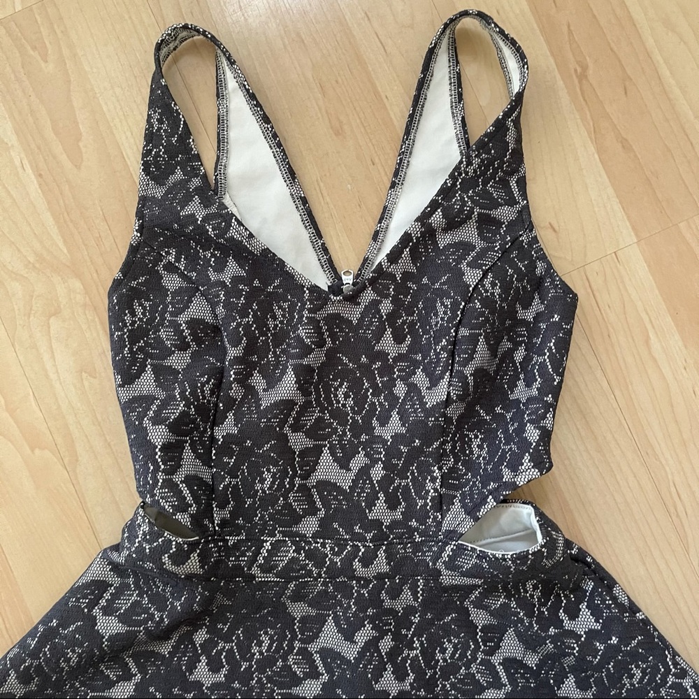 Abercrombie & Fitch Floral Cut Out Dress - Picture 6 of 9